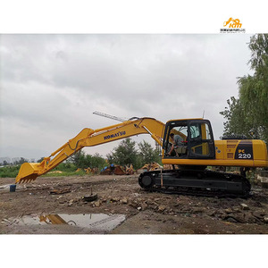 รถขุดคุณภาพสูง KOMATSU PC220 ความจุบุ้งกี๋ 1 เมตร ความจุ 22 ตัน สำหรับงานก่อสร้างถนนในชนบท รถขุดตีนตะขาบมือสองรุ่น PC220-8 - Product Image 1