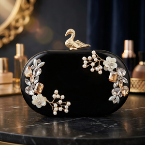 Pochette en résine imperméable Bold Beauty avec décoration florale moderne et élégante en diamant - Product Image 1