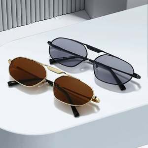 Gafas de Sol de Moda 2025 con Logotipo Personalizado, Forma Irregular Poligonal, Protección UV400, Montura Metálica Pequeña, Estilo Ojo de Gato para Mujer - Product Image 4