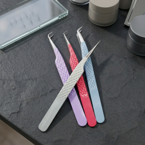 Pinzas de Precisión para Pestañas DANTRIC IMPLANTS DI-0043, Acero Inoxidable, Punta Lisa, 10 mm de Longitud, para Cejas, en Morado, Rojo, Azul y Blanco - Product Image 2