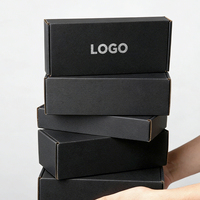 Boîtes d'expédition personnalisées pour vêtements, boîtes d'expédition pour vêtements, design de boîte d'expédition, matériau recyclé, vêtements à motifs pour boîte d'expédition, logo personnalisé