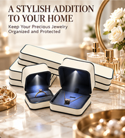Boîte à bijoux de luxe en cuir PU et velours avec lumière LED, étui de rangement pour bijoux avec logo personnalisé pour une présentation élégante de cadeaux lors d'événements