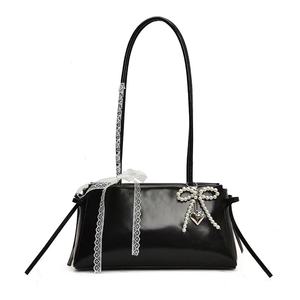 กระเป๋าสะพายไหล่แบบเรียบง่ายพร้อมหนังเรียบ - Product Image 3