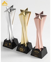 Trophée Étoile Torsadée 2026 en Or, Argent et Base en Cristal Noir, Gravure Écologique pour Récompenses d'Entreprise et Événements de Championnat