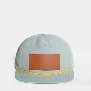 Gorras de 5 Paneles con Parche de Cuero Personalizado, Gorras de Nylon con Cierre a Presión - Product Image 3