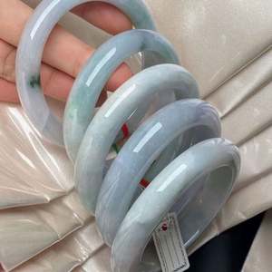 Jadéite Micro Défaut Liquidation Usine En Gros Émeraude Naturelle Nouveau Type <span class=keywords><strong>Jade</strong></span> Délicat Concubine Impériale <span class=keywords><strong>Jade</strong></span> Bracelet Bijoux - Product Image 2