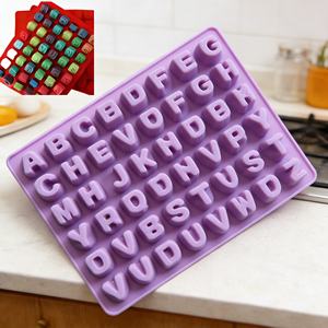 Moule à chocolat en silicone 3D carré personnalisé, en forme de lettre et de cœur, emballé dans un sac OPP, adapté pour la pâtisserie en cuisine et les boulangeries - Product Image 1