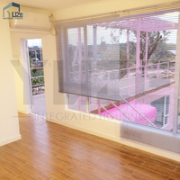 Casa de contenedores rosa de dos plantas, Villa prefabricada moderna con terraza al aire libre