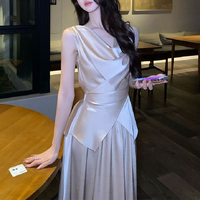 Ensemble jupe taille haute amincissante et débardeur sans manches de style français, luxe léger et tendance pour femme, Nouvelle collection 2026