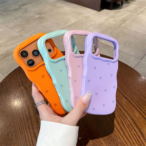Funda de Silicona Líquida con Bordes Ondulados y Puntos, Colores Frescos, Tacto Suave, para iPhone 17 Pro Max, Carcasa Protectora Antigolpes - Product Image 2