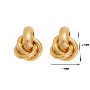 Pendiente espiral retorcido de tres bucles Pendientes de tuerca de temperamento retro de círculo tridimensional geométrico para mujer - Product Image 4