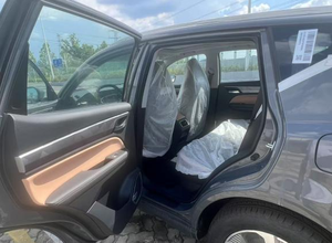 自動車工場卸売 ジーリー リヴァン X6 PRO ガソリンSUV 中国で人気の5ドア5人乗りガソリン車 中古車 左ハンドル - Product Image 5