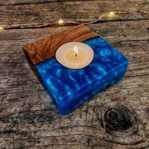Portavelas de Resina y Madera de Primera Calidad, Diseño Único Hecho a Mano que Combina Madera Maciza con Resina Colorida, Perfecto para Decoración de Mesa - Product Image 4