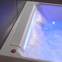 Baignoire autoportante moderne en acrylique pour 2 personnes, 1,8 m x 1,2 m, avec cascade, 30 jets et chauffage à bulles, pour villas de luxe et salles de bain adultes