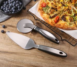 Espátula Cortadora de Pizza de Acero Inoxidable con Rueda y Mango, Juego de Dos Piezas, Antideslizante, Herramienta de Cocina Sostenible - Product Image 3