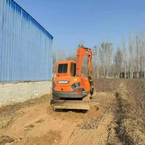 Miniexcavadora hidráulica sobre orugas <span class=keywords><strong>Doosan</strong></span> DX75 de segunda mano original de China con componentes de rodamiento central