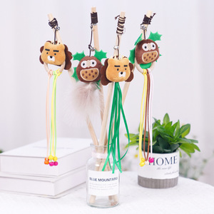 ของเล่นแมว ตุ๊กตาขนนุ่มพร้อมไม้เสียบ มีกระดิ่งและพู่ขนนก สำหรับความบันเทิงและเล่นสนุกด้วยตัวเอง ผลิตจากเจ้อเจียง น้ำหนัก 30 กรัม สำหรับทุกเพศ - Product Image 1