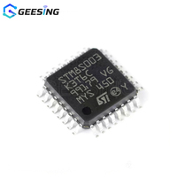 Microcontrôleur industriel 8 bits STM8S003K3T6C de la gamme Geesing Value Line, puce LQFP-32 pour applications embarquées