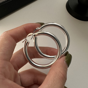 ต่างหูเงินแท้ S925 สไตล์เกาหลี ทรงห่วงใหญ่ เรียบหรู ทันสมัย แบบมินิมอล ขายส่ง - Product Image 4