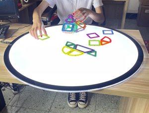 Caisson lumineux de dessin LED pour enfants Boîte à lumière de table ronde illuminée pour l'apprentissage et la peinture - Product Image 2