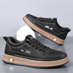Zapatillas de cuero para hombre Chilowa, zapatos informales transpirables de tacón bajo para caminar con estilo - Product Image 2