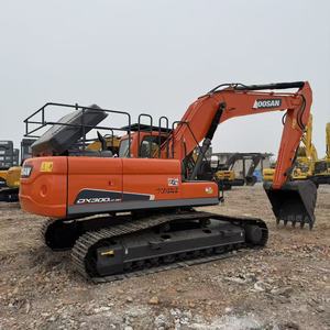 Excavatrice hydraulique sur chenilles Doosan DX300LC-9C de 30 tonnes, haute efficacité, adaptée aux travaux miniers et de construction d'infrastructure - Product Image 1