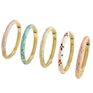 ขายส่งของที่ระลึกการเดินทาง กำไลข้อมือโลหะเคลือบสีสำหรับผู้หญิง รูปวงรีหลากสีสัน ลายใบโคลเวอร์สี่แฉก ของขวัญ - Product Image 5