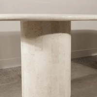 Table console KUMUSI en marbre de luxe léger avec plateau en travertin crème et base cylindrique pour salon, villa, hôtel, taille personnalisable