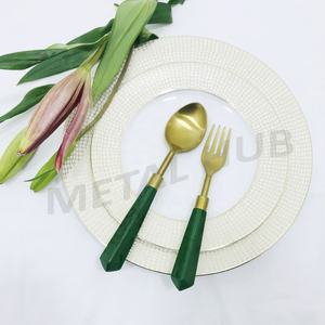Juego de cubiertos dorados de acero inoxidable con Mango Verde Ajuste de lugar de 5 y 7 piezas ecológico para fiestas de boda y eventos a granel - Product Image 6