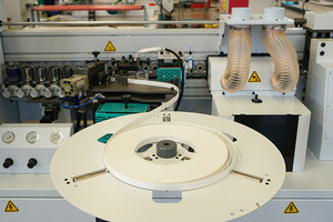 Enchapadora de Cantos Automática para PVC y Madera E-70J con Función de Encolado, 17kW de Potencia, 220V/380V, para Muebles, Madera Contrachapada y MDF - Product Image 4