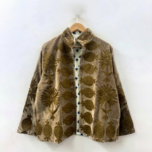 Chaqueta de Terciopelo Beige Premium para Mujer, Hecha a Mano con Bordado Floral Tradicional, Elegante, de Manga Larga, Estilo Étnico para Invierno - Product Image 1
