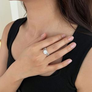 Bague de mariage Dylam au design classique en argent sterling 925 pour femme, avec cercle éternité empilable et zircone cubique 5A, pour fiançailles et mariages - Product Image 3