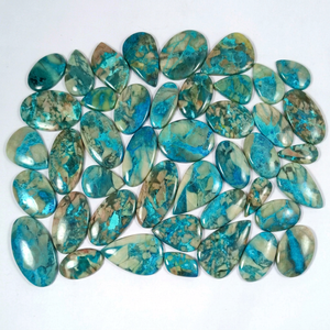 แหวนเงินแท้ประดับคริสโซคอลล่าทรงรีขัดเงา งานแฮนด์เมดจาก Radha Arts Natural Chrysocolla ดีไซน์หรูหรา - Product Image 1