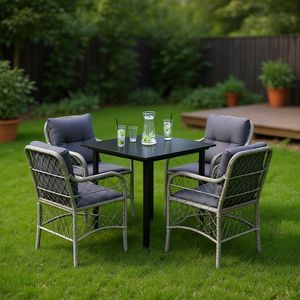 Set da Pranzo da Giardino con Tavolo e Sedie in Rattan Grigio, Cuscini Grigio Scuro Inclusi, Arredamento da Esterno per 4 Persone, Stile Contemporaneo - Product Image 2
