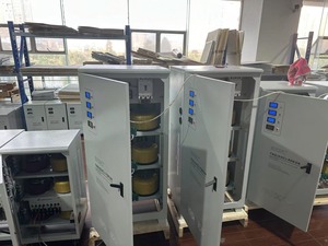 Regulador de voltaje trifásico de alta precisión 15KVA/20KVA/Estabilizador <span class=keywords><strong>Servo</strong></span> Motor Control <span class=keywords><strong>AVR</strong></span> - Product Image 3