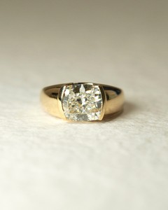 East West 2.0 Ct Lab Grown Diamond Bague de fiançailles Solitaire Coussin Cut 14K Gold Thick Band Bague de mariage élégante pour les femmes - Product Image 1