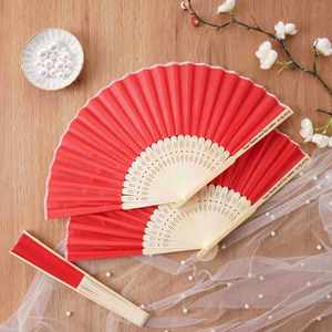 พัดพับผ้าลายพิมพ์งานฝีมือทำเอง ด้ามไม้ไผ่ สำหรับงานแต่งงาน งานปาร์ตี้ ของขวัญทางธุรกิจ สไตล์ลายพิมพ์รัก - Product Image 1