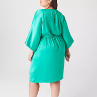 Vente en gros Offre Spéciale personnalisé Robe midi grande taille à manches Dolman torsadées à l'avant pour femmes de haute qualité de couleur