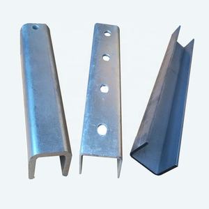 Batang Saluran U logam campuran baja ringan andal <span class=keywords><strong>Bar</strong></span> <span class=keywords><strong>Q235</strong></span> tingkat 2mm tebal bentuk U pos Panel surya dudukan Panel surya pemotong lasan bengkok - Product Image 4