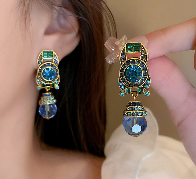 2026 New Arrival Wholesale Fashion Jewelry Alloy Ear Clips No Piercing for Women's Retro Crystal Vintage Earring