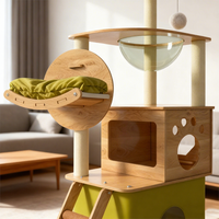 Arbre à chat multi-niveaux en bois avec capsule spatiale, lit transparent, nid rotatif pour chat et poteau à gratter en tissu Oxford pour plusieurs chats