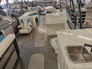 Bateau à ponton en aluminium de luxe pour sports nautiques de 8,2 m (27 pieds) à vendre - Product Image 4