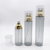Flacon de lotion transparent en PET avec logo personnalisé, cylindrique, 100 ml/120 ml/150 ml, pompe argentée, bouchon de couleur personnalisée pour les soins de la peau et les cosmétiques