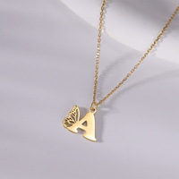 Collar Dropshipping con Colgante de Mariposa Hueca Personalizado con Nombre e Inicial en Chapa de Oro de 18K para Mujer