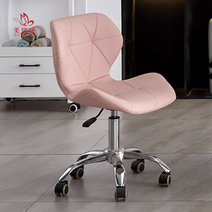 Silla de taburete de corte de pelo de barbería hidráulica de estilo de peluquería giratoria de altura ajustable con ruedas - Product Image 1