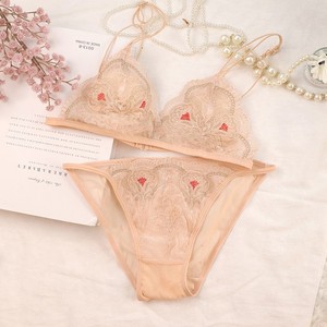 Culottes sexy de style français pour femmes avec fines bretelles, broderies en dentelle, bonnets triangulaires, soutien-gorge pour petites poitrines, pur et séduisant - Product Image 1