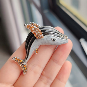 Broche de delfín de ballena azul esmaltado estético con cristal de Mica, joyería de moda para mujer con diamantes para regalos de bodas - Product Image 4