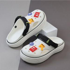 Sandales Crocs pour hommes, semelle épaisse antidérapante en EVA, hauteur de talon 2-3 cm, design assorti DIY, pour usage extérieur - Product Image 3