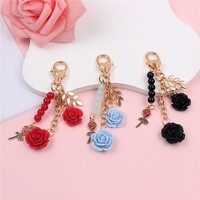 Porte-clés en résine en forme de rose avec pendentif pompon pour femmes et filles - Accessoire de mode durable et écologique