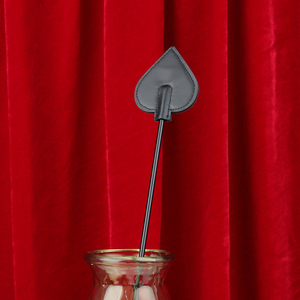 BANSEY Ensemble de 3 Pièces BDSM : Pagaie de Fustigation, Plumeau à Plumes Rouge, Fouet en Cuir en Forme de Cœur et de Pique – Kit de Discipline à Impact pour Couples en Chambre - Product Image 4